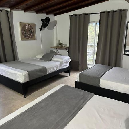 Gemas San Joaquin 1 Hotel Medellin Bagian luar foto