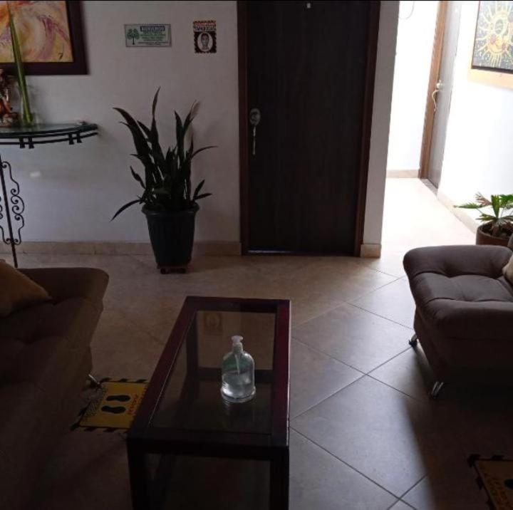Gemas San Joaquin 1 Hotel Medellin Bagian luar foto