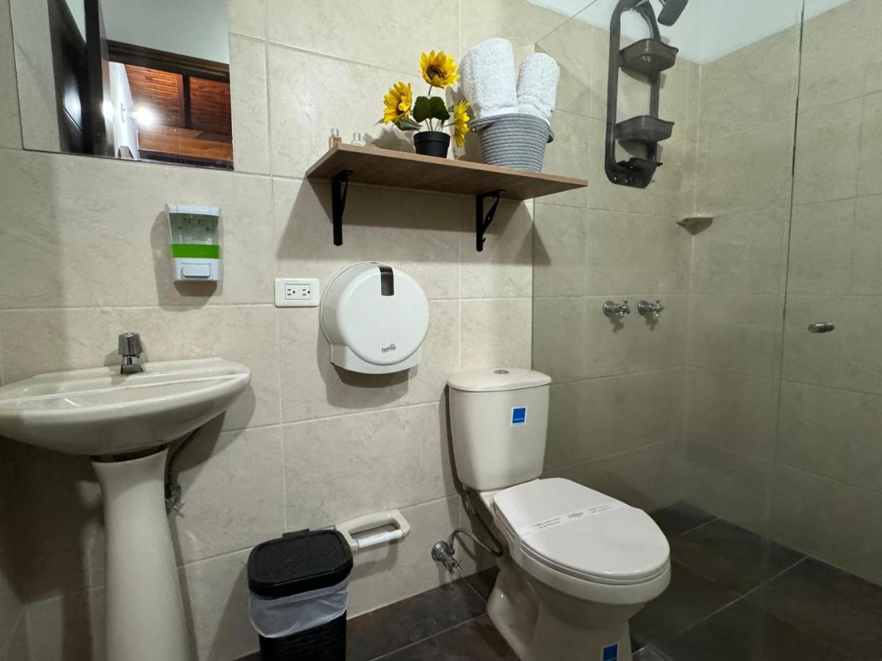 Gemas San Joaquin 1 Hotel Medellin Bagian luar foto