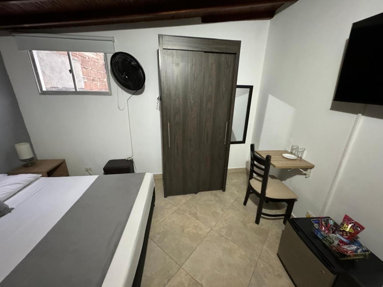 Gemas San Joaquin 1 Hotel Medellin Bagian luar foto