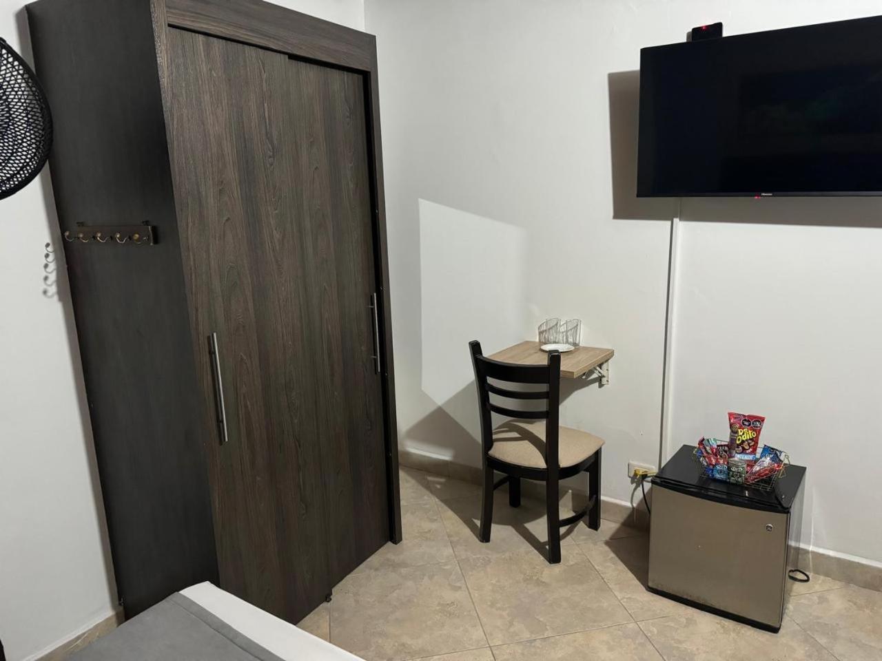 Gemas San Joaquin 1 Hotel Medellin Bagian luar foto
