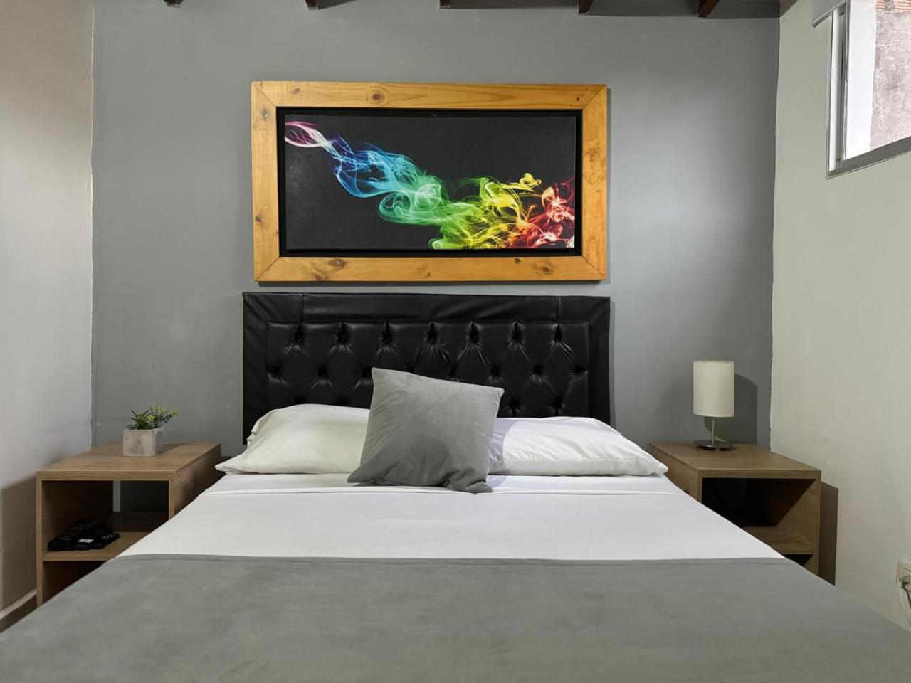 Gemas San Joaquin 1 Hotel Medellin Bagian luar foto