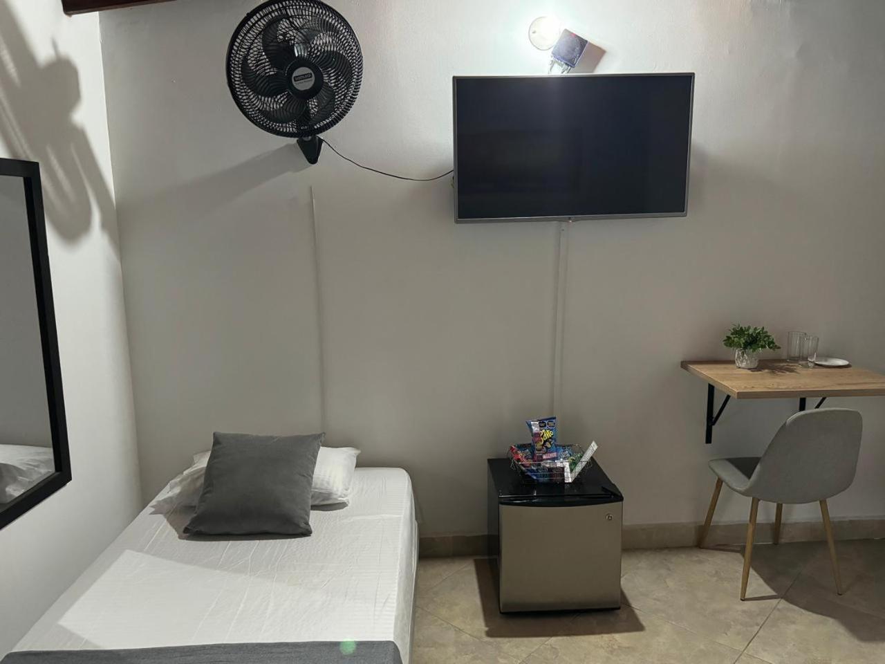 Gemas San Joaquin 1 Hotel Medellin Bagian luar foto