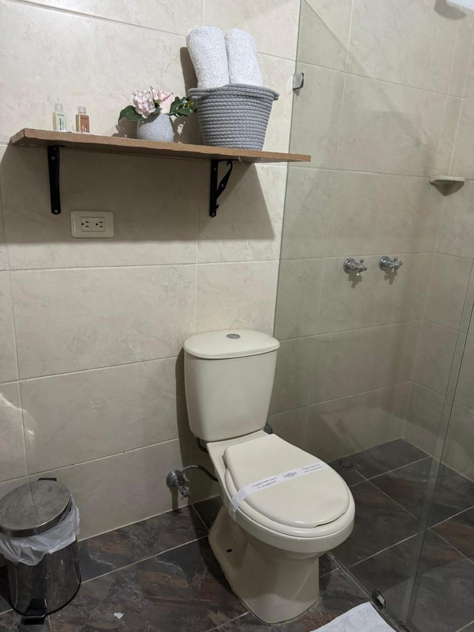 Gemas San Joaquin 1 Hotel Medellin Bagian luar foto